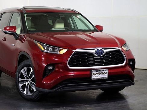 Used 2020 Toyota Highlander XLE image 6