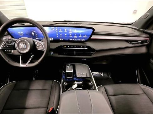 Used 2025 Buick Enclave Sport Touring w/ Power Package image 17