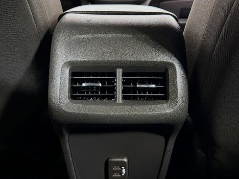 Used 2021 Chevrolet Equinox LT w/ Driver Convenience Package AWD/4WD image 26