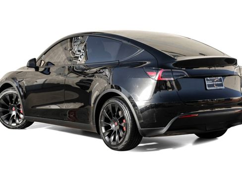 Used 2020 Tesla Model Y Long Range image 10