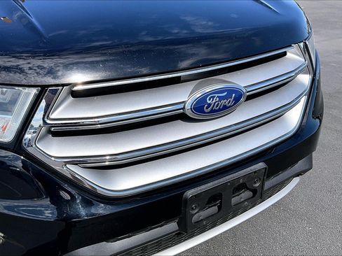 Used 2018 Ford Edge Titanium FWD image 27