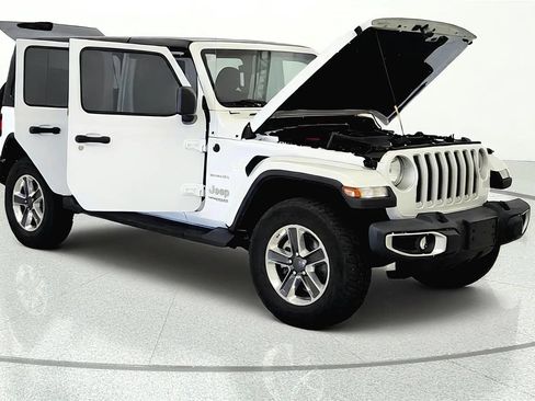 Used 2022 Jeep Wrangler Unlimited Sahara w/ Cold Weather Group AWD/4WD image 7
