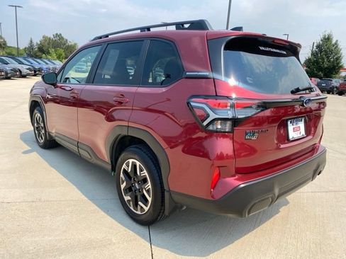 Used 2025 Subaru Forester Premium w/ Convenience Package #1 AWD/4WD image 3