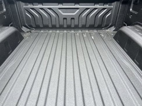 New 2025 Chevrolet Silverado EV LT image 27