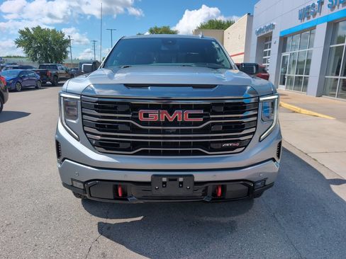 Used 2024 GMC Sierra 1500 AT4 w/ AT4 Premium Package AWD/4WD image 3