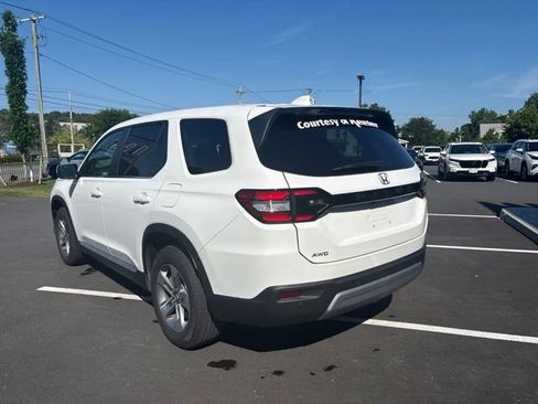 Certified 2025 Honda Pilot EX-L image 9