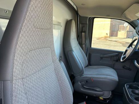 Used 2017 Chevrolet Express 3500 image 13