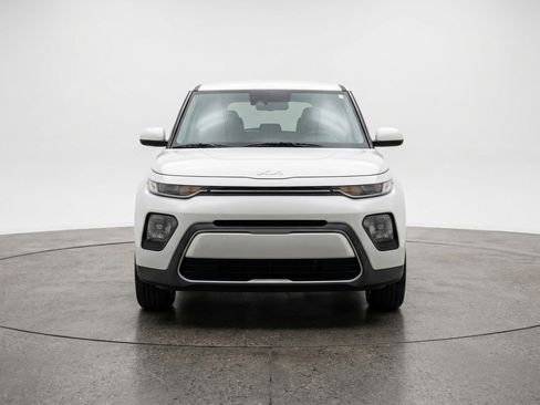 Used 2025 Kia Soul LX w/ LX Technology Package image 2
