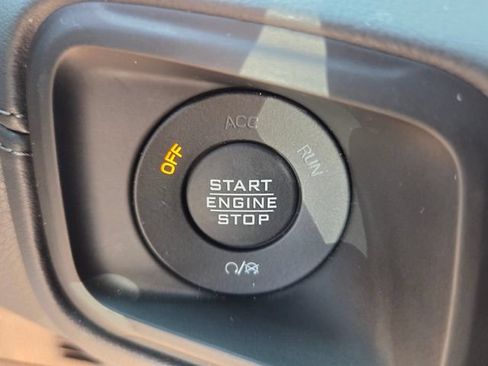 Used 2026 Jeep Wrangler Unlimited Sahara AWD/4WD image 29