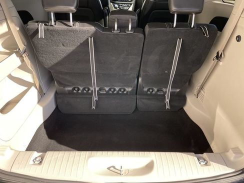 Used 2024 Chrysler Pacifica Touring-L FWD image 23