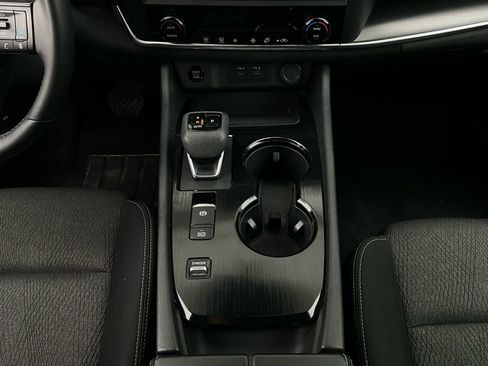 Used 2025 Nissan Rogue SV image 15