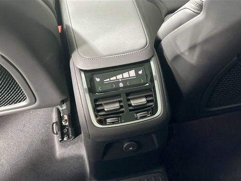 New 2025 Volvo XC90 T8 Plus w/ Protection Package Premier image 27