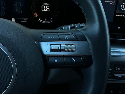 Used 2025 Hyundai Kona SEL image 35