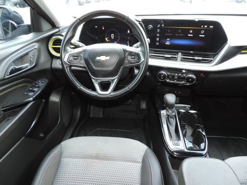 Certified 2024 Chevrolet Trax LT w/ Driver Confidence Package FWD image 23