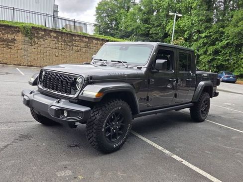Used 2025 Jeep Gladiator Willys AWD/4WD image 3
