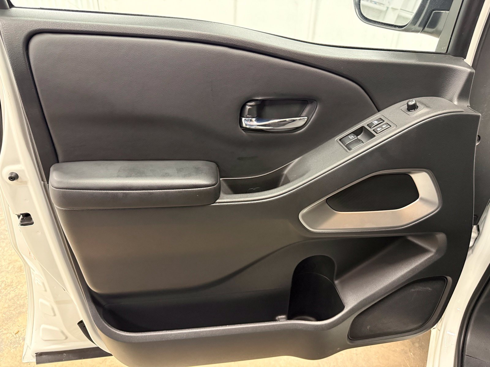 Used 2025 Nissan Frontier SV RWD image 19