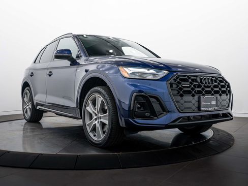 Certified 2025 Audi Q5 2.0T Premium w/ Convenience Plus Package AWD/4WD image 1