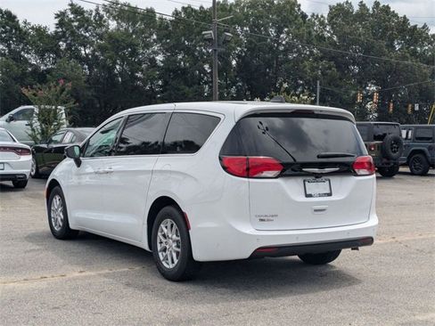New 2026 Chrysler Voyager LX image 6