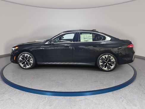 New 2027 BMW 530i xDrive w/ Premium Package AWD/4WD image 8