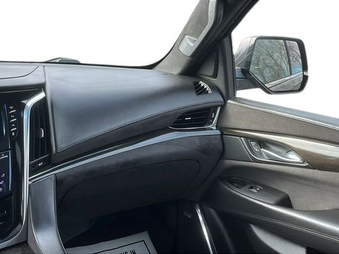 Used 2016 Cadillac Escalade Platinum image 21