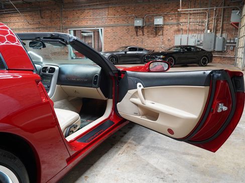 Used 2005 Chevrolet Corvette Coupe w/ Preferred Equipment Group RWD image 47