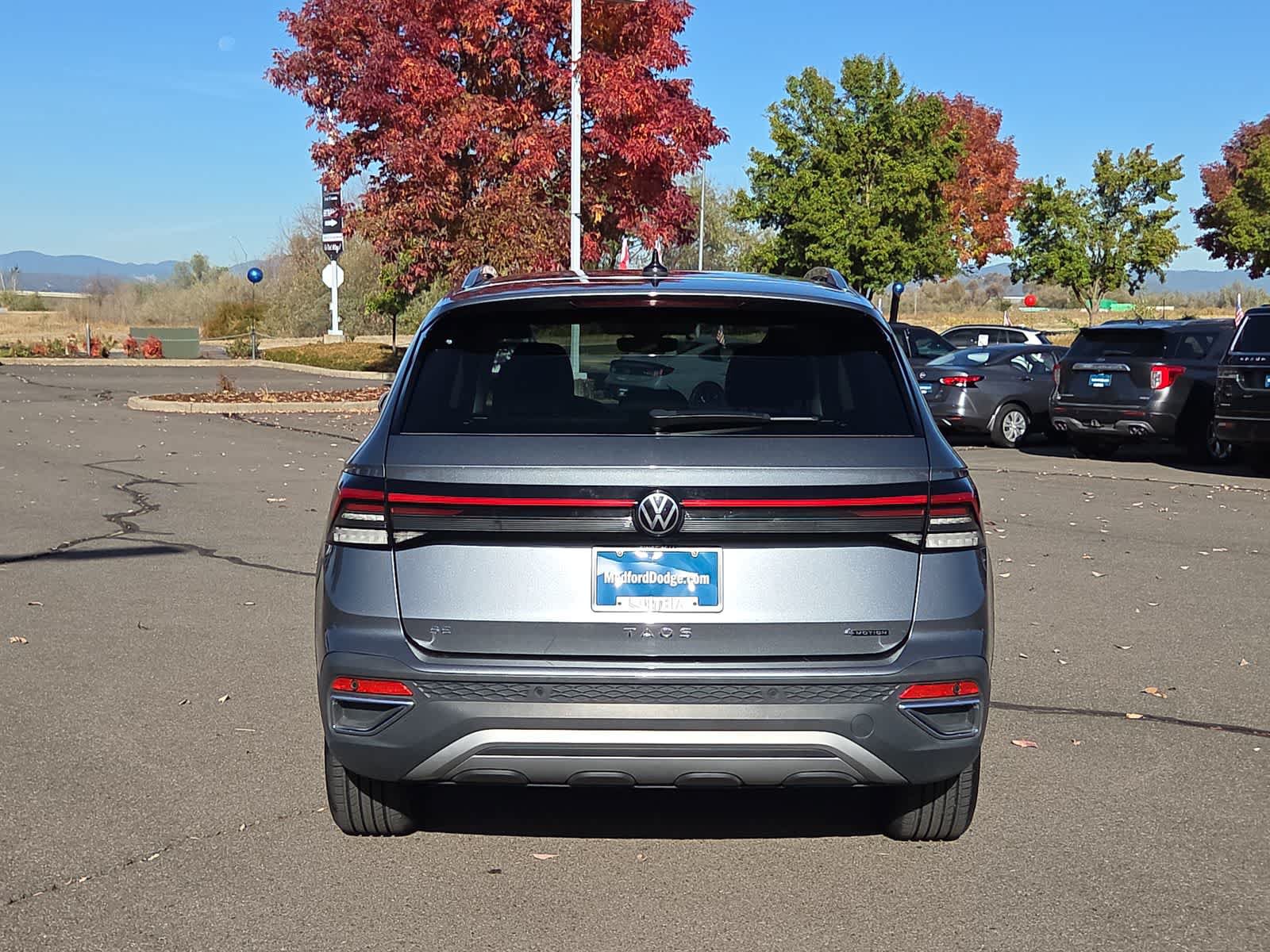 Used 2025 Volkswagen Taos SE AWD/4WD image 13
