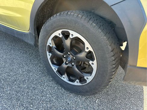 Used 2021 Subaru Crosstrek 2.0i image 3