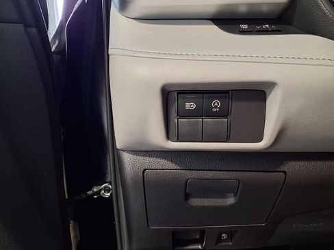 Used 2023 Toyota Highlander L FWD image 15