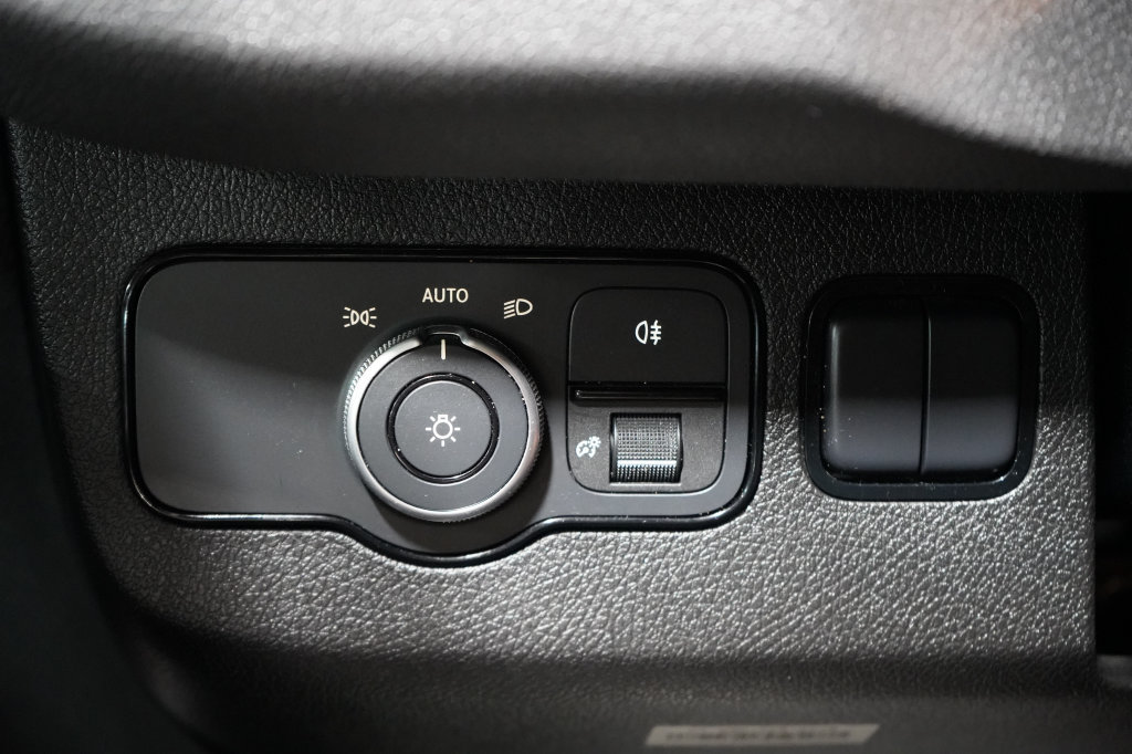 Used 2023 Mercedes-Benz Sprinter 2500 image 21