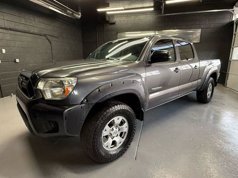 Used 2015 Toyota Tacoma SR5 V6 image 3