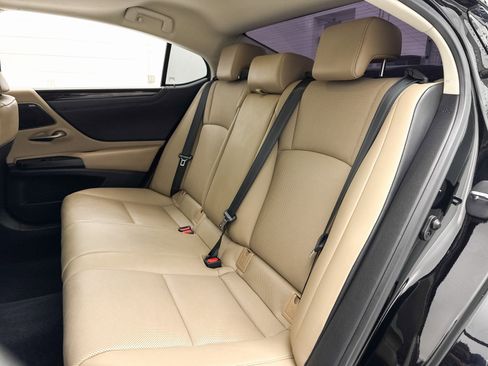 Used 2020 Lexus ES 300h w/ Premium Package image 31