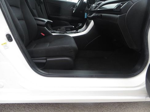Used 2015 Honda Accord Sport image 17