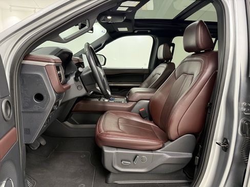 Used 2024 Ford Expedition Limited image 15