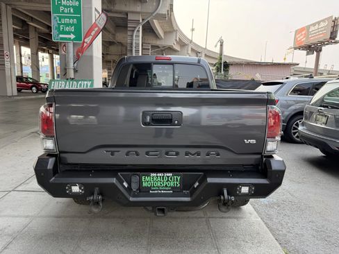 Used 2017 Toyota Tacoma TRD Off-Road w/ Tow Package AWD/4WD image 5