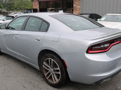 Used 2019 Dodge Charger SXT AWD/4WD image 4