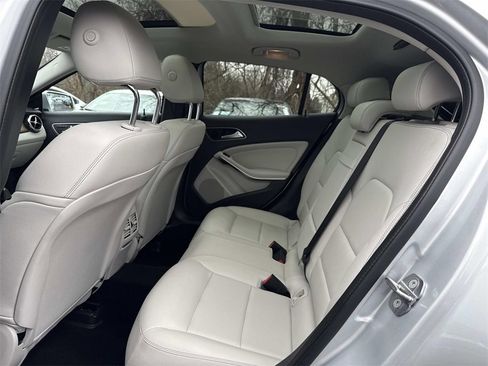 Used 2019 Mercedes-Benz GLA 250 image 13