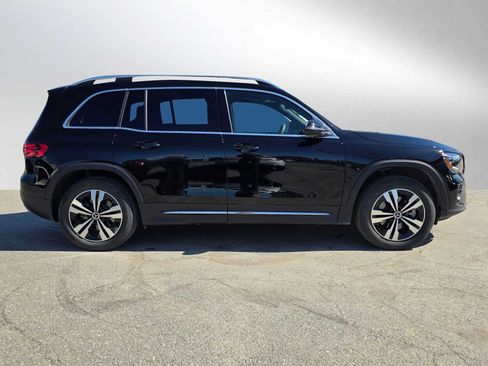 Used 2026 Mercedes-Benz GLB 250 4MATIC image 2
