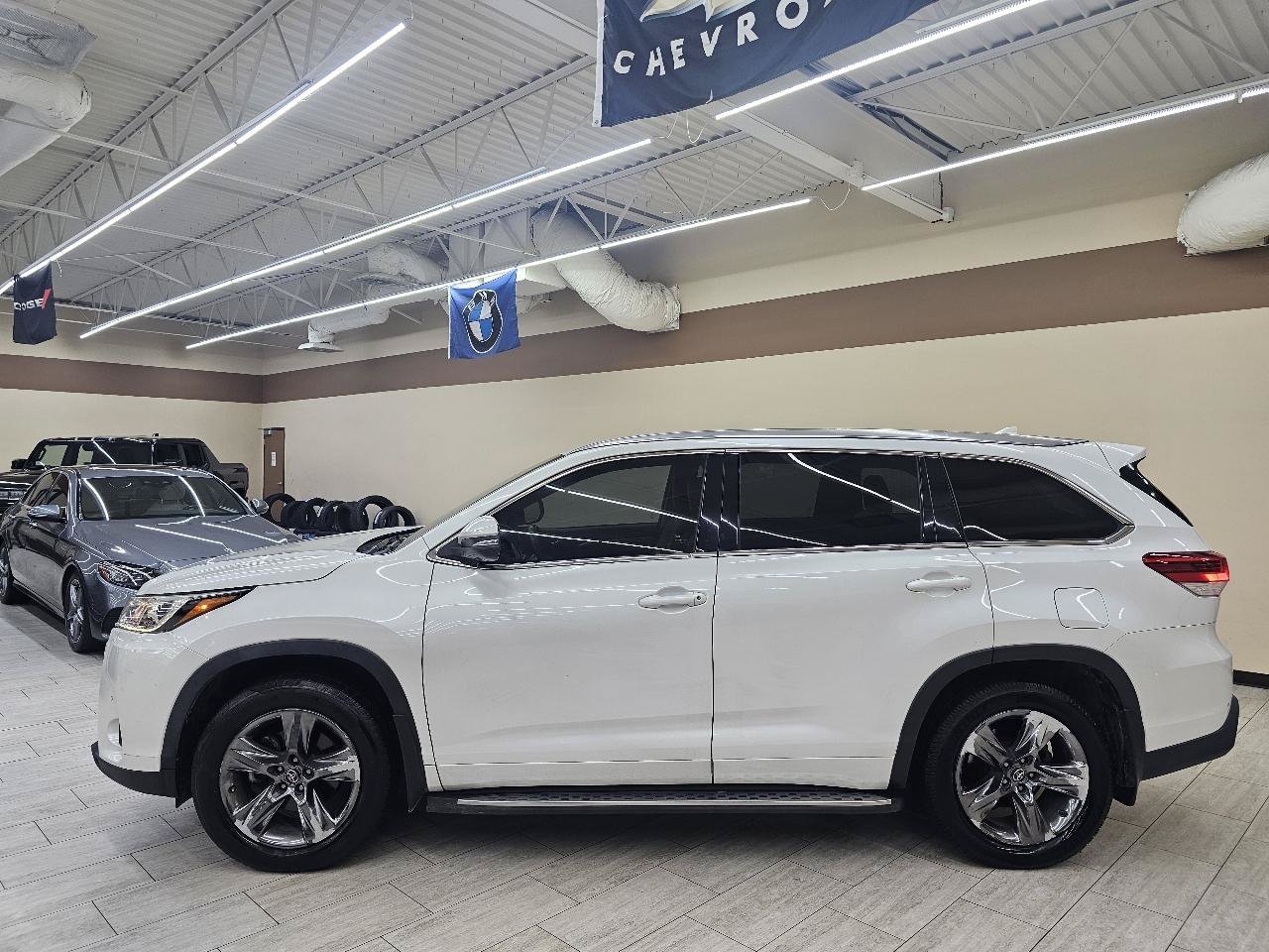Used 2019 Toyota Highlander Limited Platinum FWD image 9