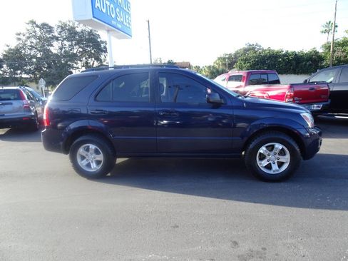 Used 2009 Kia Sorento LX image 2