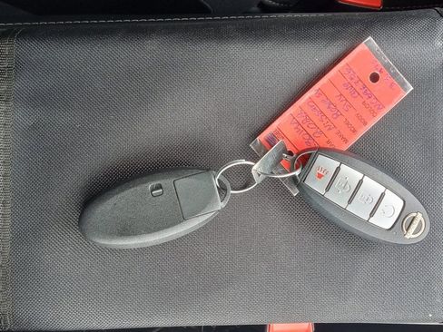 Used 2022 Nissan Rogue SV image 14