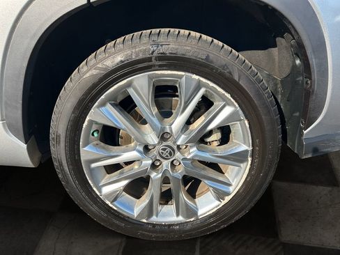 Used 2020 Toyota Highlander Limited FWD image 11