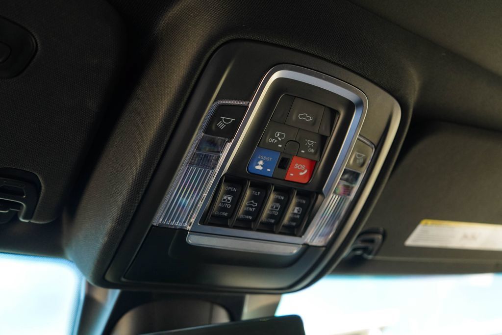 Used 2022 RAM 1500 Limited AWD/4WD image 12