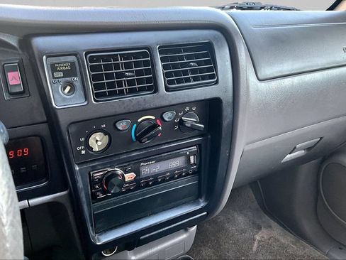 Used 2003 Toyota Tacoma 2WD Xtracab image 10