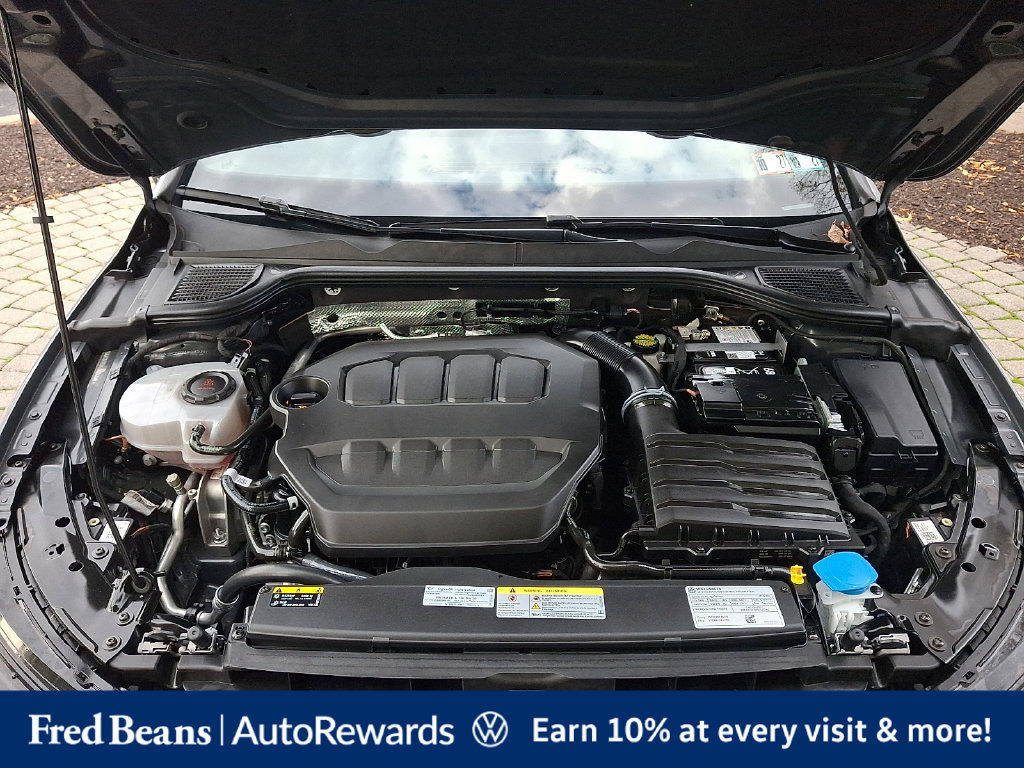Certified 2025 Volkswagen GTI SE FWD image 32