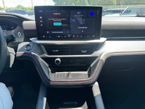 Used 2025 Ford Explorer ST AWD/4WD image 31