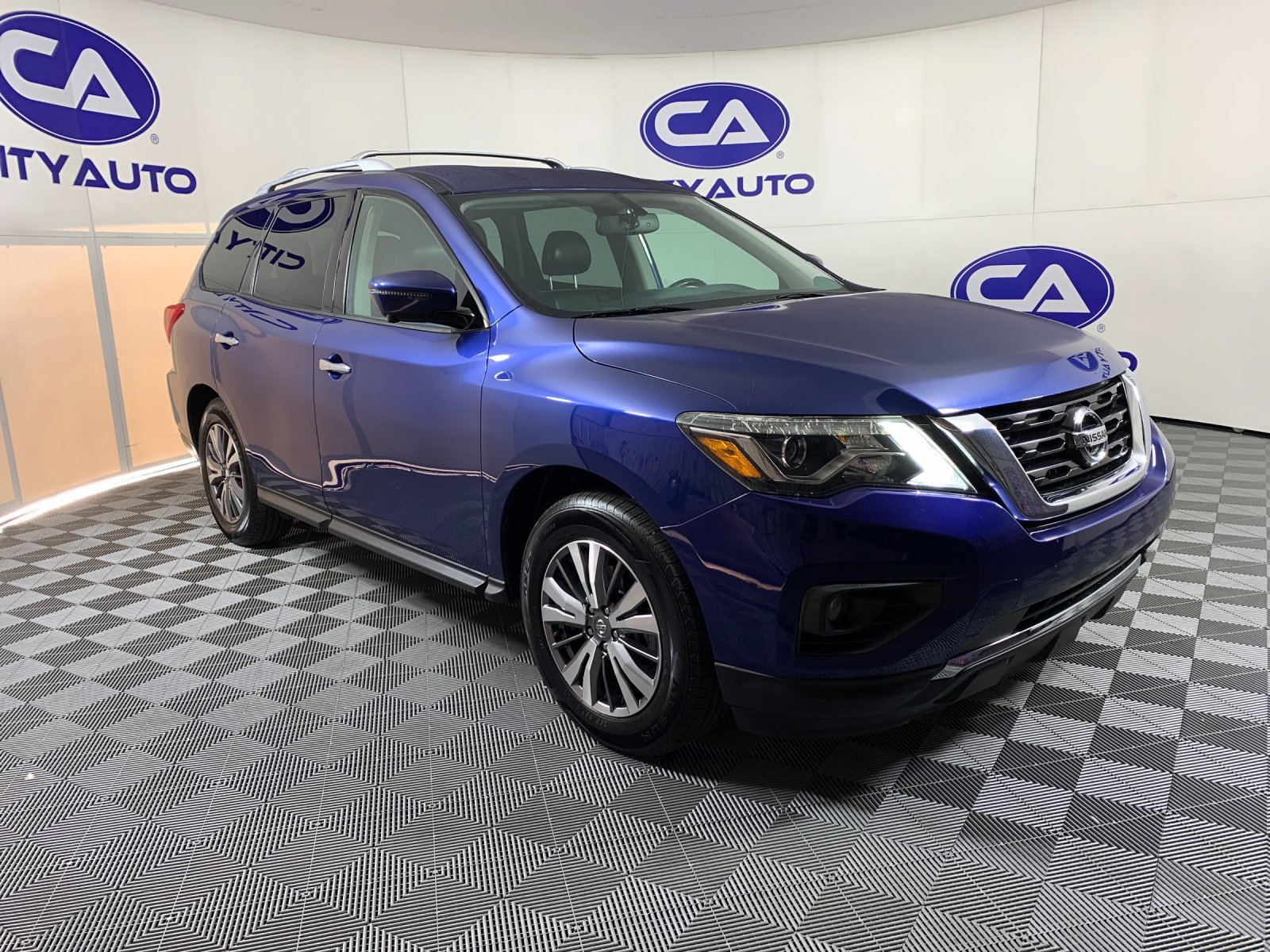 Used 2020 Nissan Pathfinder SL FWD image 1