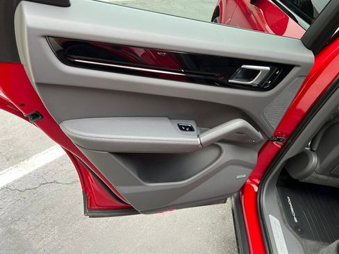 Used 2021 Porsche Cayenne image 22