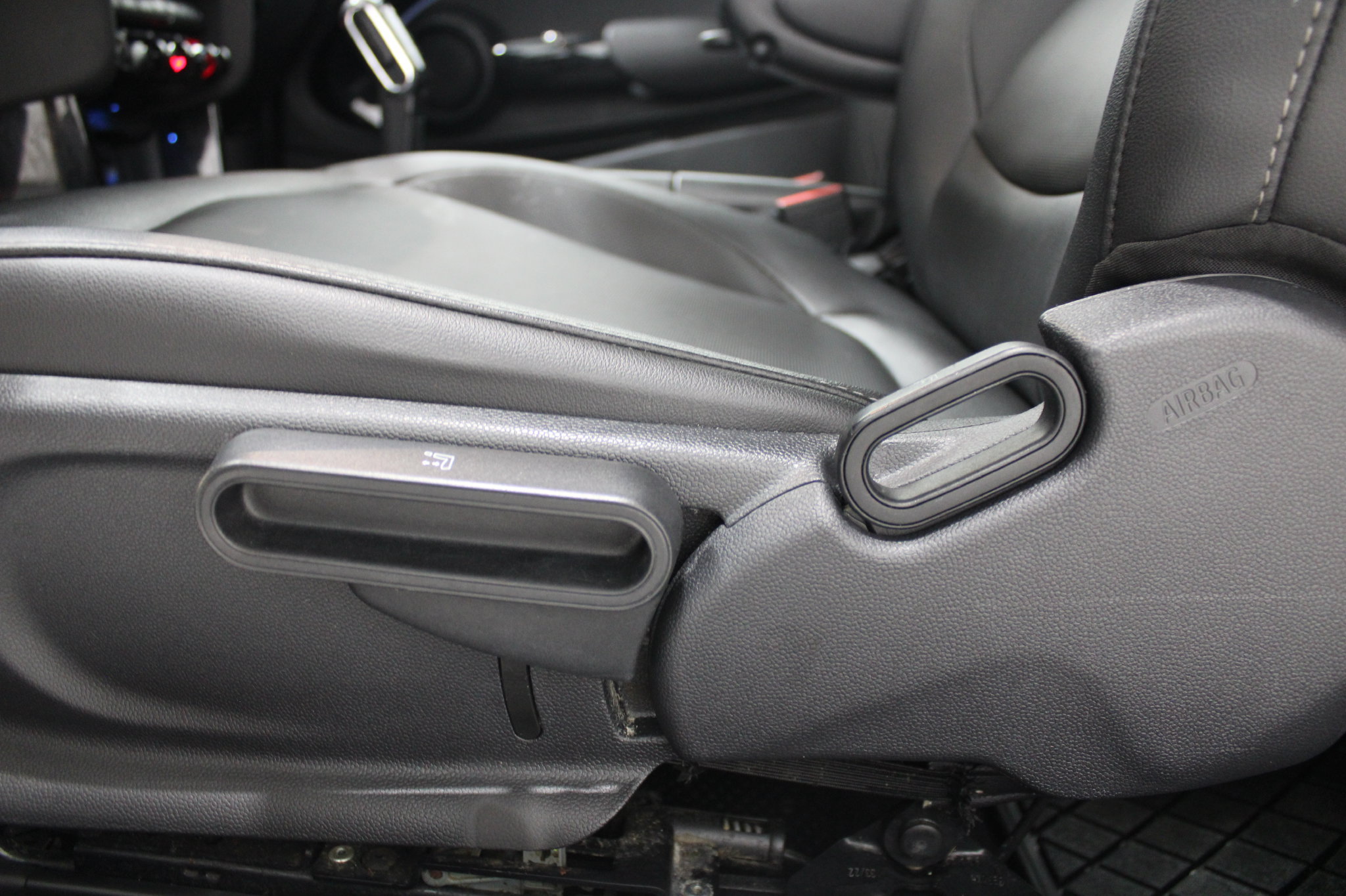 Used 2023 MINI Cooper 2-Door Hardtop FWD image 37