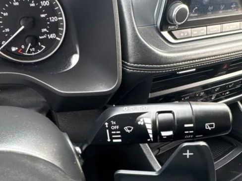 Used 2023 Nissan Rogue S AWD/4WD image 17