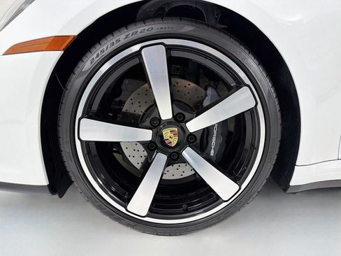 Certified 2025 Porsche 911 Carrera RWD image 35